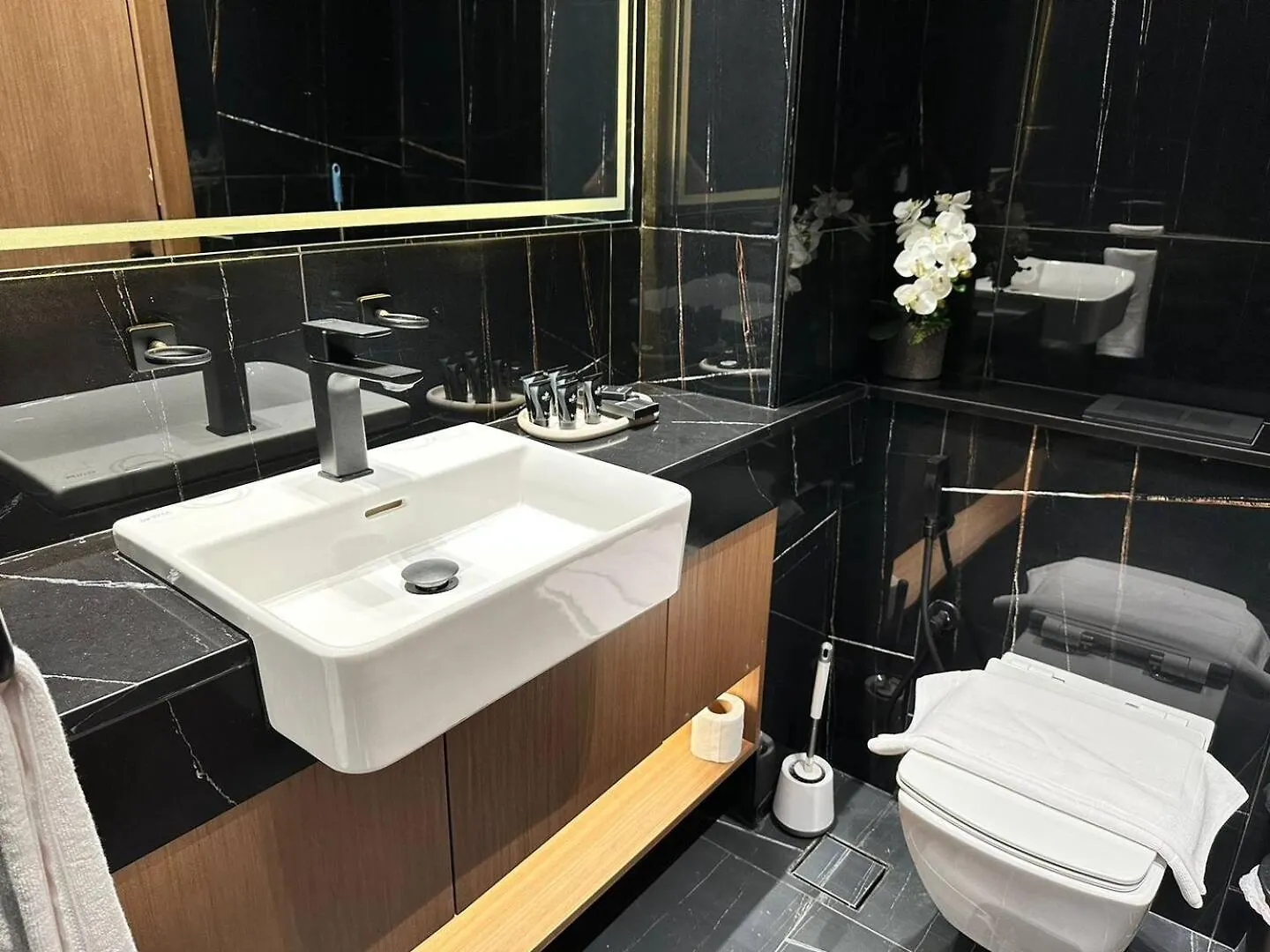 Smart 2Br Apt With Private Pool In Jvc Dubai United Arab Emirates